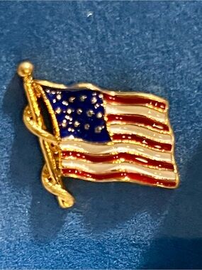 Vintage Avon American Flag Pin